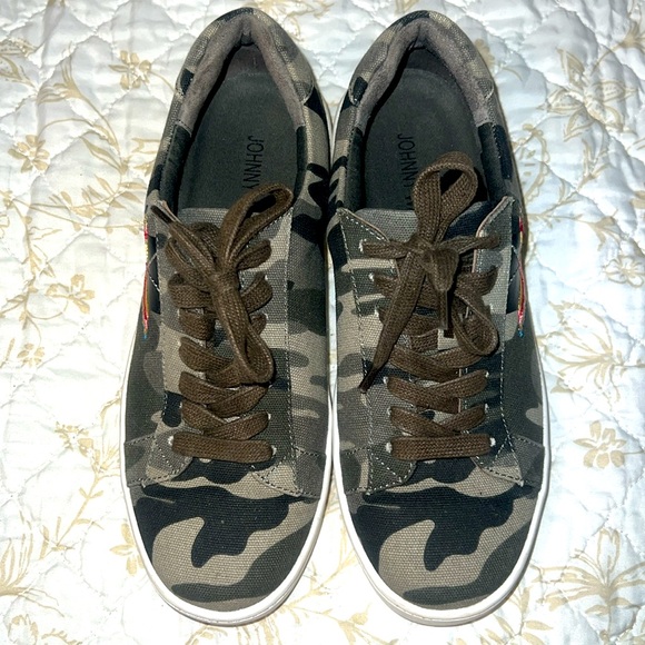 Johnny Was Camo Sneakers-7 1/2 - Picture 3 of 7